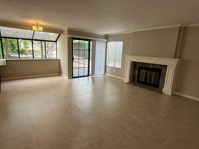 Foto del edificio - Charming 5 bed/3 bath in Carmel Valley