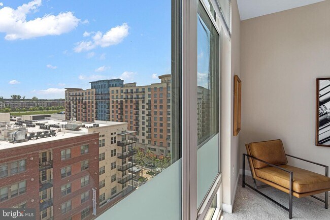 Building Photo - 155 Potomac Passage
