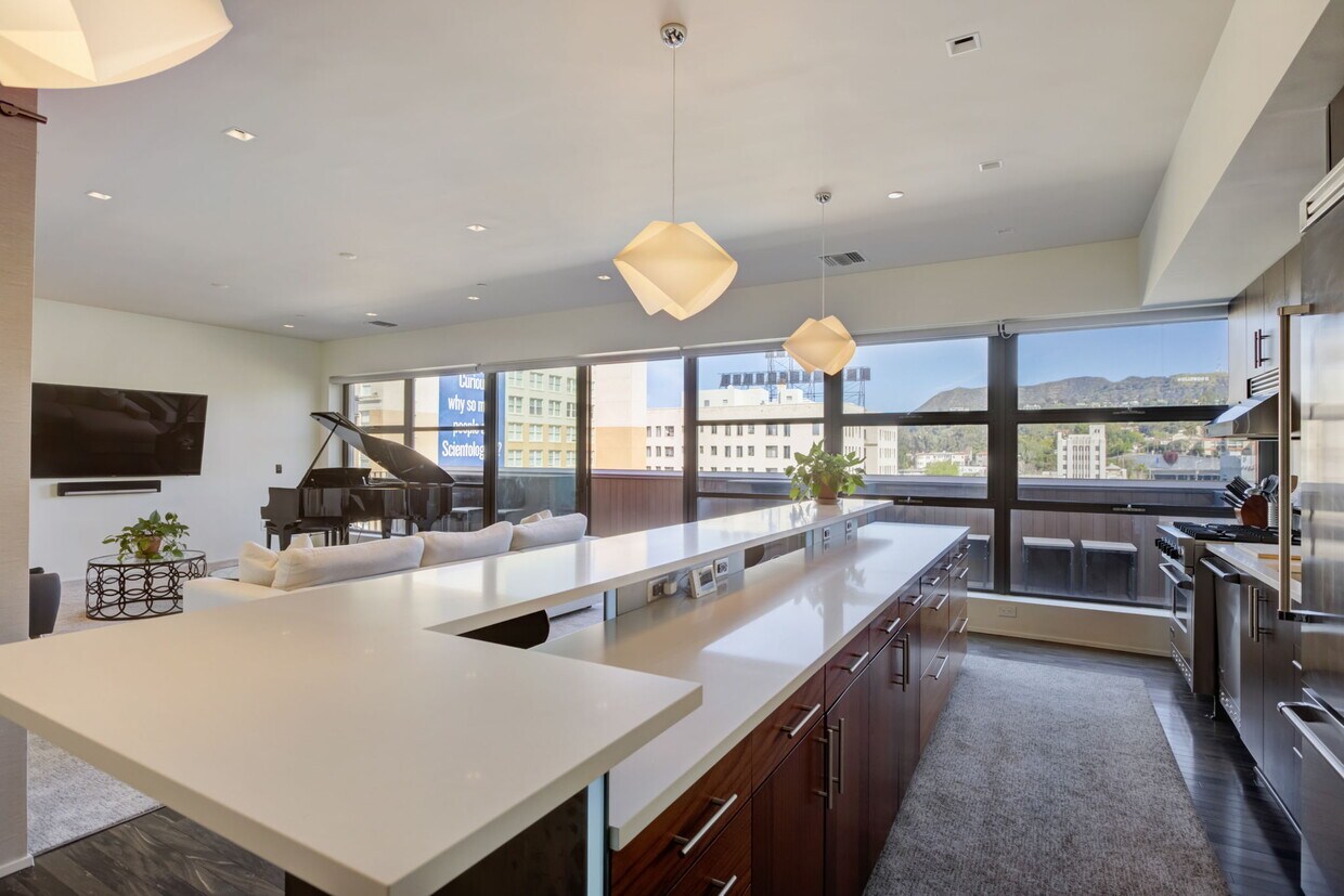 Foto principal - 1645 Vine St