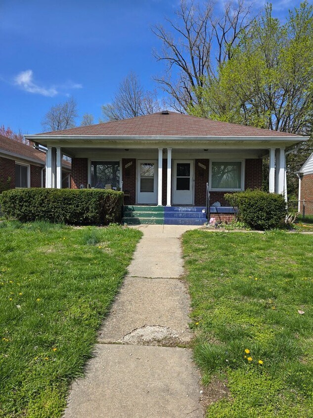 Primary Photo - Spacious Two Bedroom Duplex Near MLK and 34th
