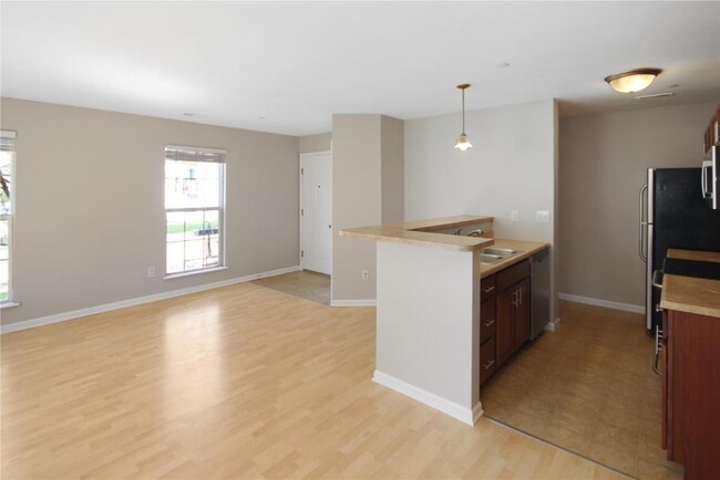 Building Photo - 300 Stonewall Creek Dr