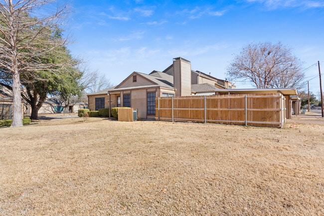 Foto del edificio - 3343 Chimney Pl Dr