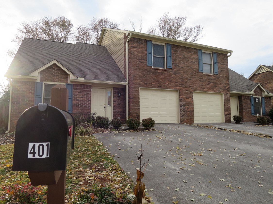 Foto principal - 401 Eagle Brook Dr