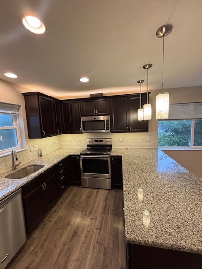 Foto del edificio - 1 Bedroom 1 Bath Apt. with huge garage in Newberg