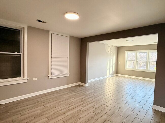 Foto del edificio - 2608 W Fullerton Ave