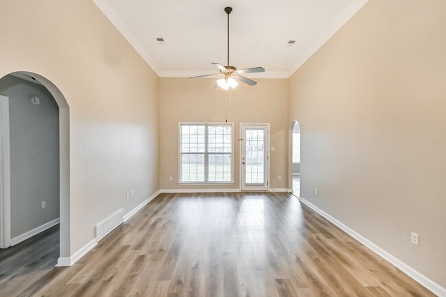 Building Photo - 4199 Sidlehill Dr