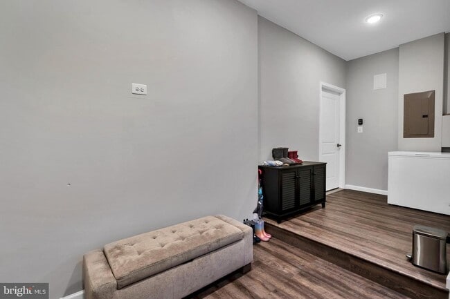 Building Photo - 23235 Milltown Knoll Square