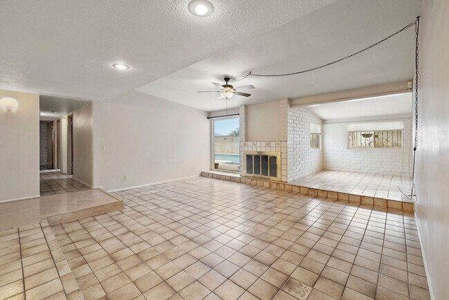 Building Photo - Eastside 4 Bedroom Home with Pool