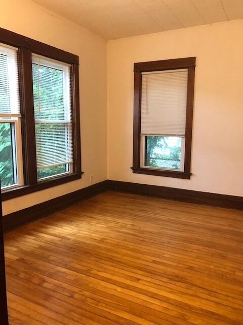 Building Photo - 418 N Paterson St