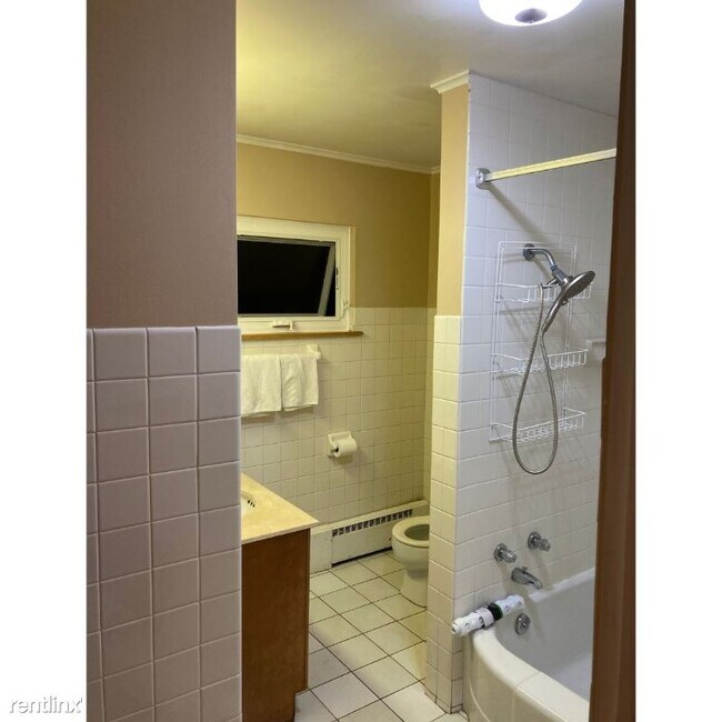 Building Photo - 2 br, 2 bath House - 415 West 8th Street