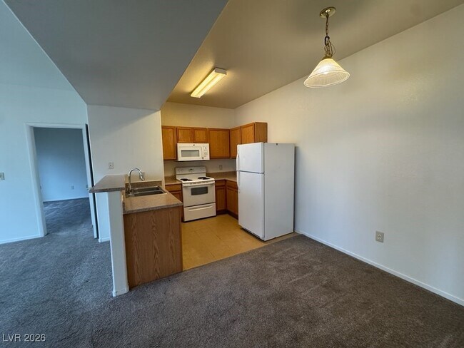 Building Photo - 2141 Hussium Hills St