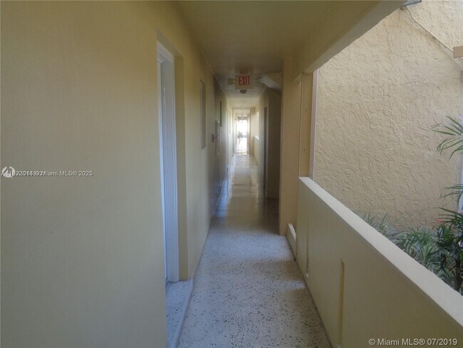 Foto del edificio - 2690 SW 22nd Ave