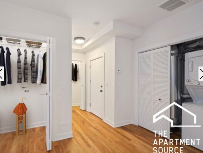 Building Photo - 2207 W Eastwood Ave