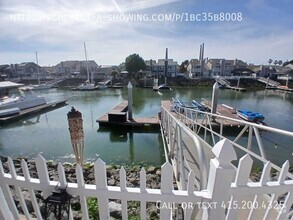 Building Photo - 180 Pelican Loop