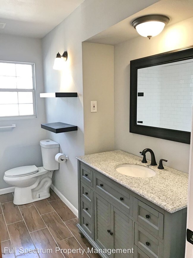 Foto del edificio - 347 Pinewood Ln