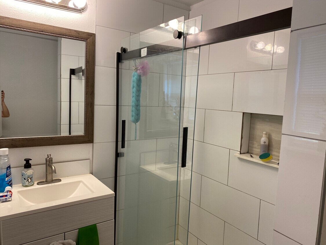 Foto principal - 1015 W Pioneer Dr