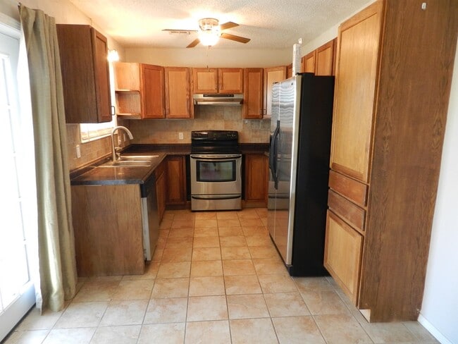 Building Photo - 2615 NW Locksley Ln