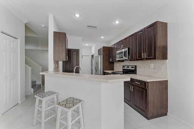 Foto del edificio - 6289 Crescent Lake Way