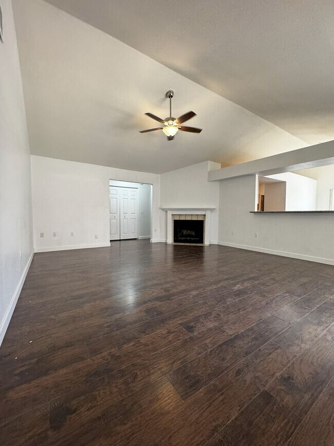 Building Photo - 3 BEDROOM WITH FIREPLACE AND LVP PLANK FLO...