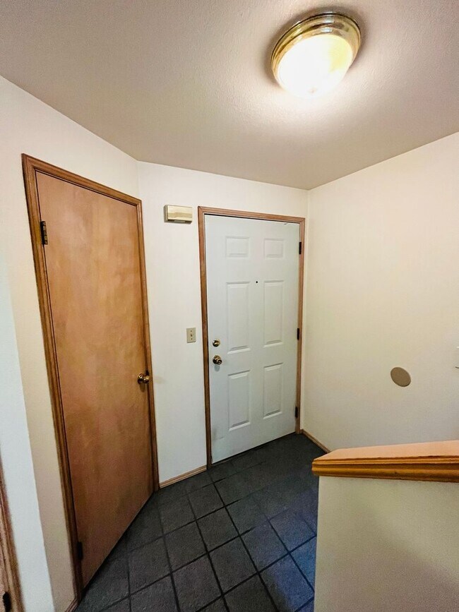 Building Photo - 2 Bedroom Townhome, Across the Street from...
