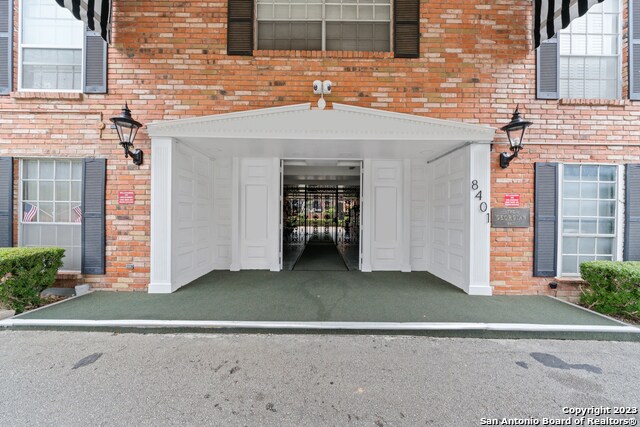 Building Photo - 8401 N New Braunfels Ave