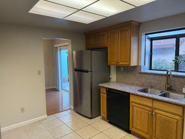 Foto del edificio - 4 Bedroom Almaden Home