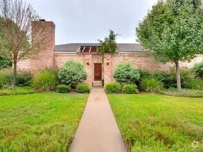Building Photo - 4700 Trail W Dr