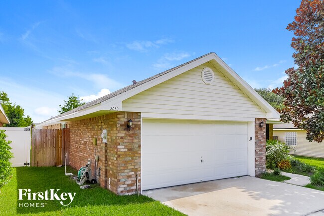 Foto del edificio - 2632 Creekfront Dr