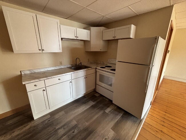 Building Photo - Sun-Drenched & Spacious 1BR Apartment in South Berwick