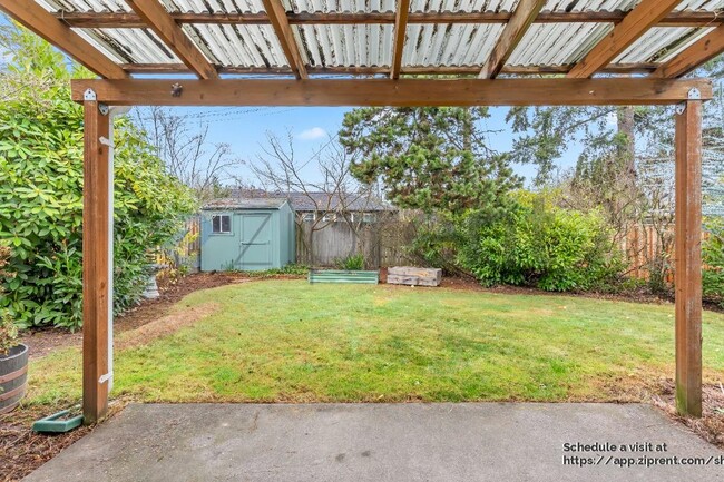 Building Photo - 13595 NW Westlawn Terrace