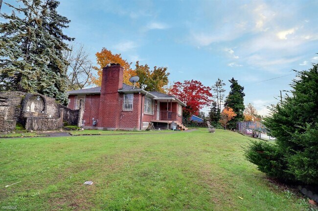 Foto del edificio - 5 br, 2 bath House - 7418 48th Avenue South