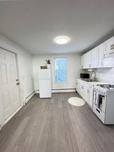 Building Photo - 176 Pearl St