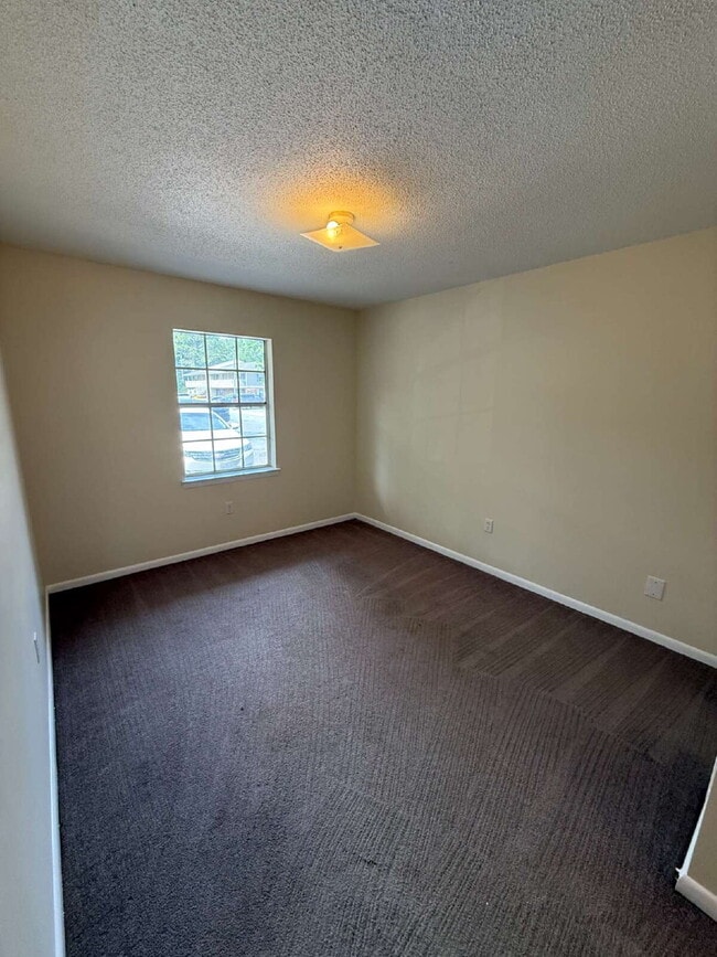 Building Photo - Apartment For Rent