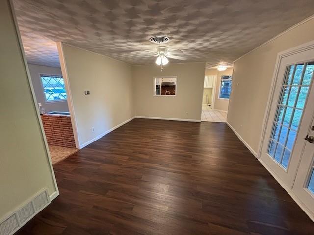 Foto del edificio - 1303 Park Center St