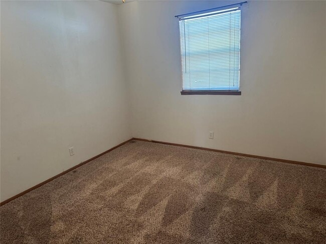 Building Photo - 1303 Meadow Ln