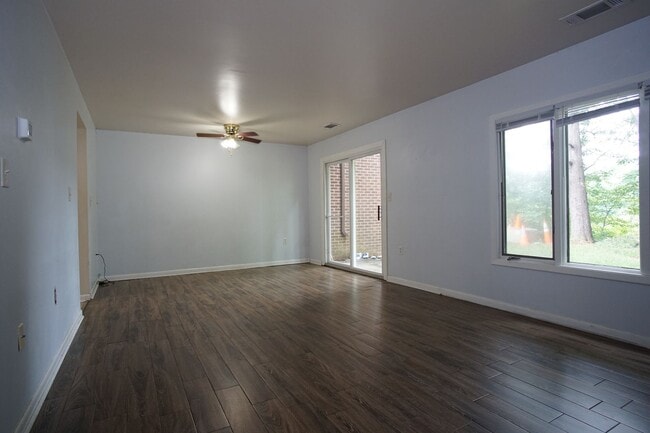 Foto del edificio - 3 Bedroom / 2 1/2 Bathroom.  Close to Campus.  On PHD bus route.