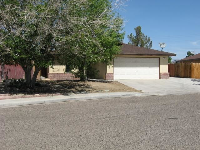 Building Photo - 3 bedroom in Ridgecrest California 93555