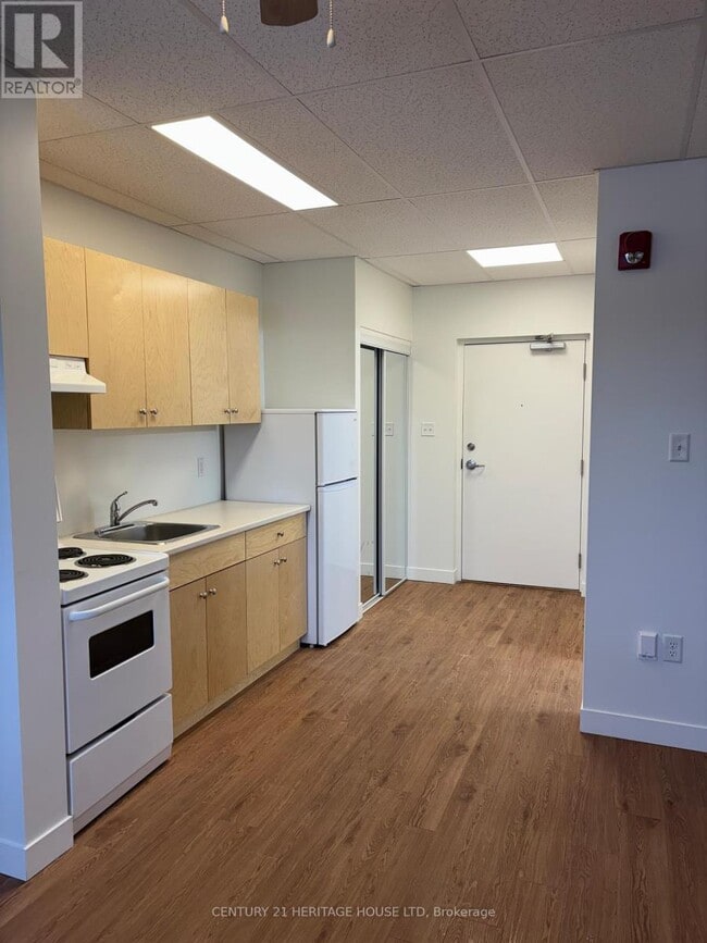 Building Photo - 50 Scott St