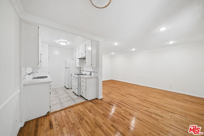 Foto del edificio - 1206 Hayworth Ave