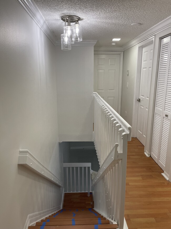 Building Photo - 9191 Fontainebleau Blvd