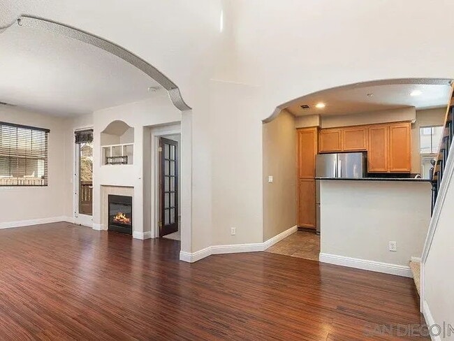 Foto del edificio - Don't miss out!  This beautiful spacious condo offers open floor plan, lot's of natural light, pr...