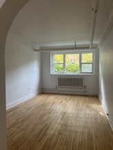 Building Photo - 5801 Chem. de la Côte St Luc