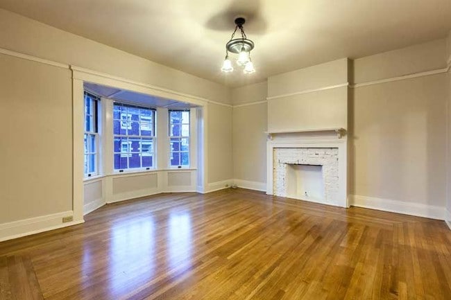 Trinity Place Apartments Rentals - Portland, OR ...