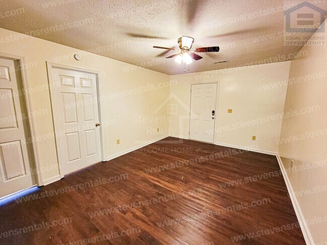 Foto del edificio - 62 Bybee Woods Dr