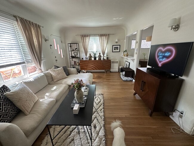 Foto del edificio - 617 Woodlawn Ave