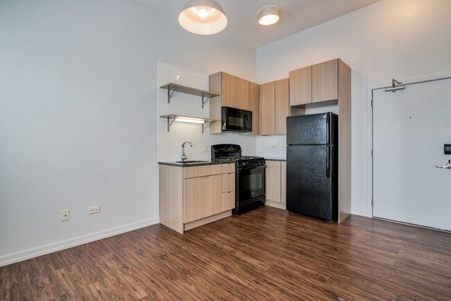 Building Photo - 5051 N Kenmore Ave