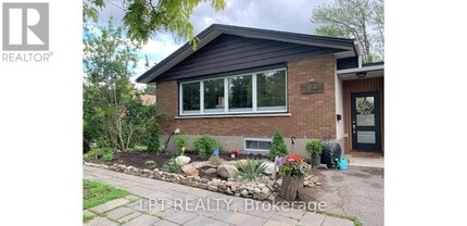 Building Photo - 658 Sherbourne Rd