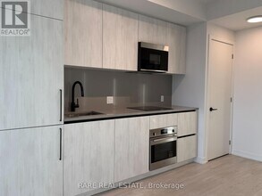 Building Photo - 35 Parliament St