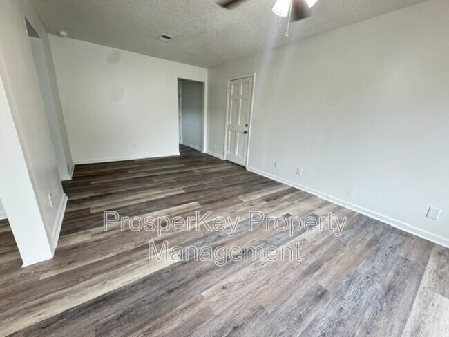 Building Photo - 6330 Newick Dr