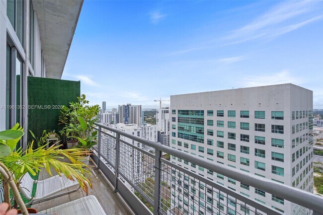 Foto del edificio - 690 SW 1st Ct